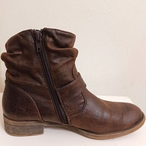 WEAR.EVER  Women's Brown Rugged Plaid Distresssed Ankle Boots. Size 6.5 - Picture 2 of 14